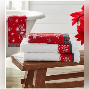The Pioneer Woman 4pack towels Rose Ditsy Dot